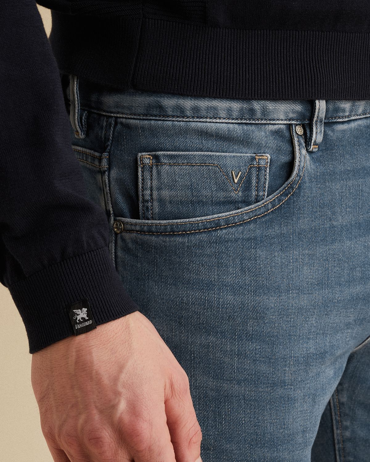 Джинсы Vanguard V40 straight fit серые артикул VTR2602700-SGC