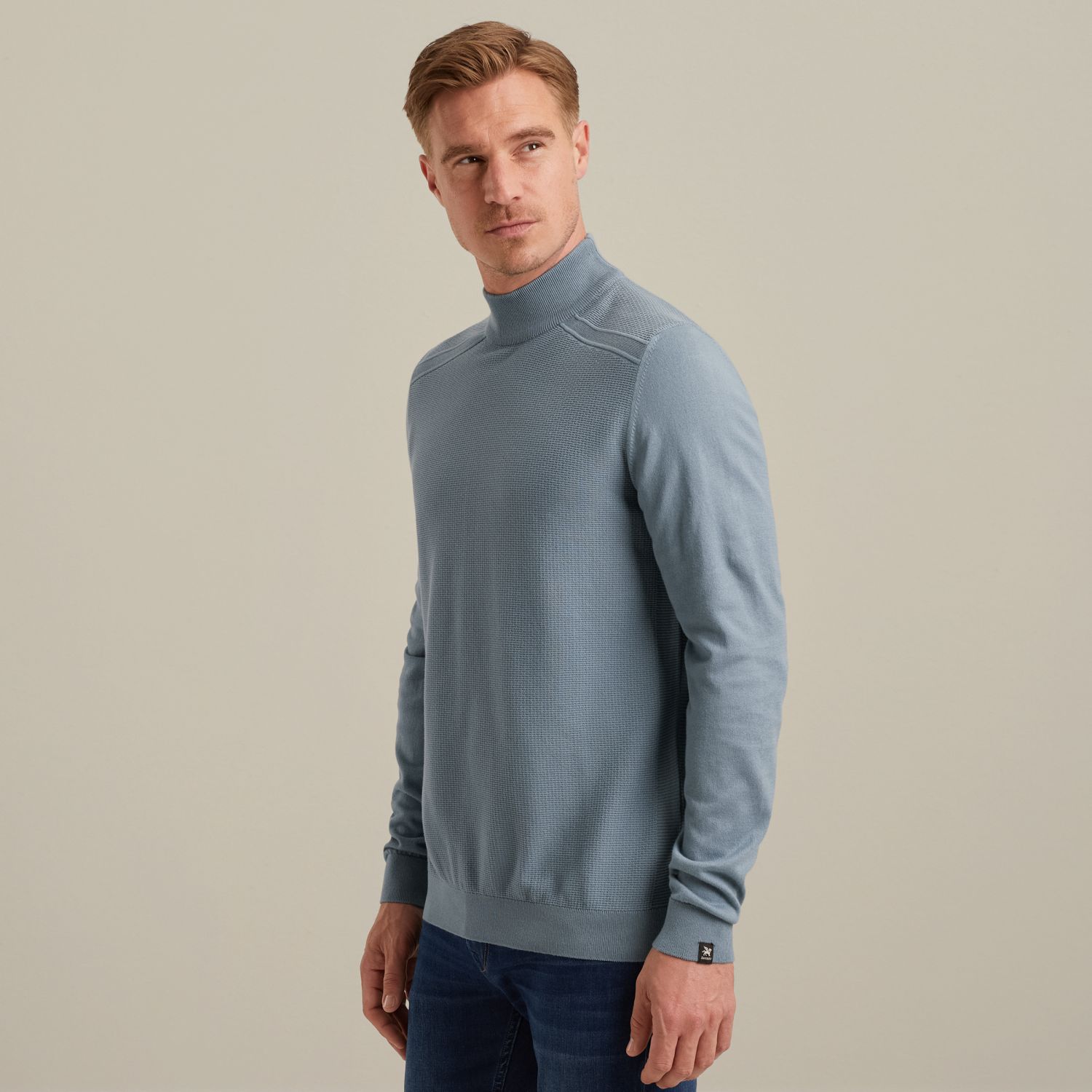 Пуловер Vanguard с воротником-стойкой синий артикул VKW2509322-5409