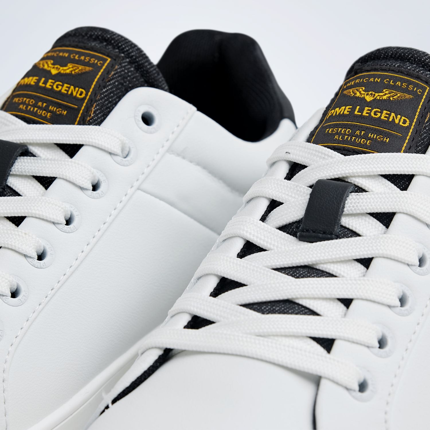 Кроссовки Lexicone белые артикул PBO2508031-900