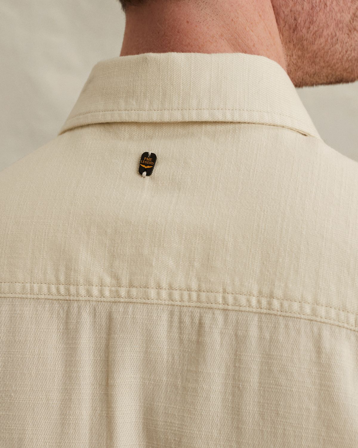 Рубашка PME Legend из фактурного хлопка с короткими рукавами бежевая артикул PSIS2603268-7013