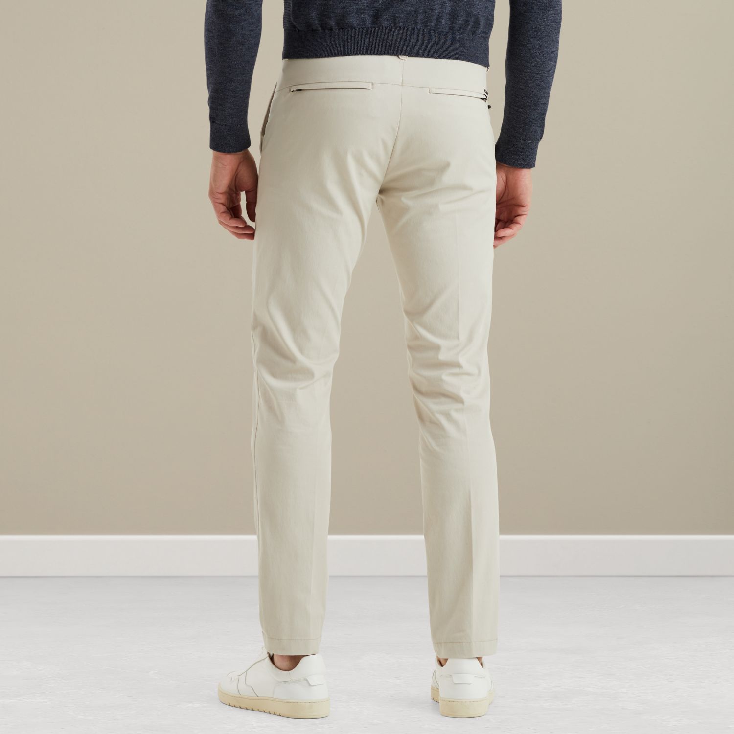 Брюки-чинос Vanguard slim fit бежевые артикул VTR2502600-7074