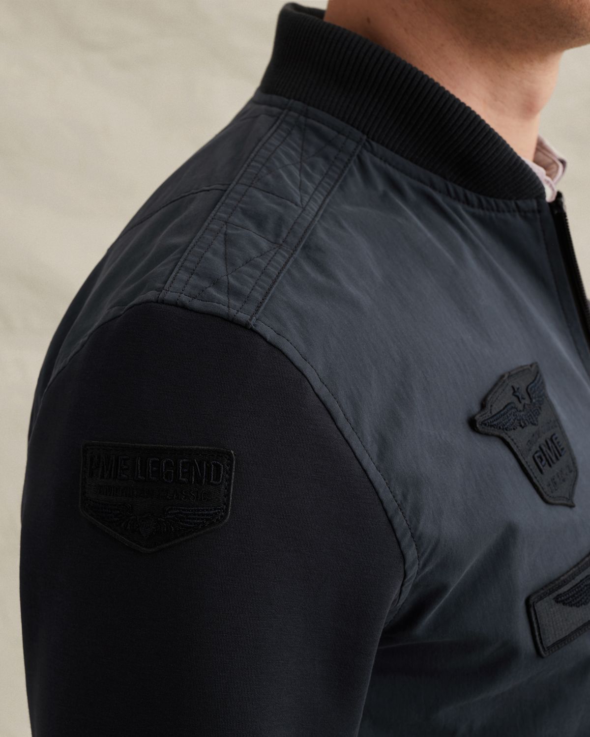 Куртка PME Legend с карманом на рукаве синяя артикул PJH2602486-5116