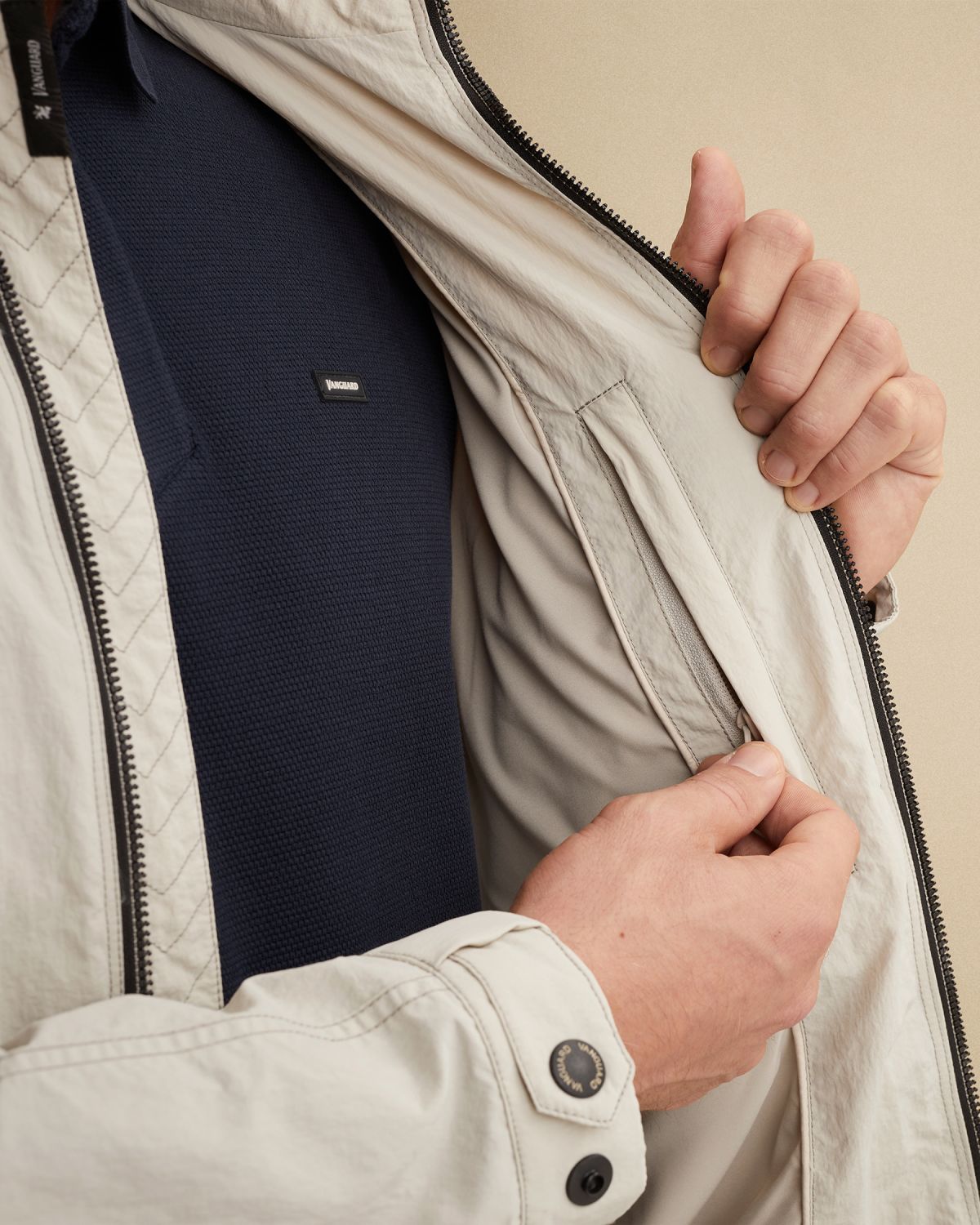 Куртка Vanguard с застёжкой-молнией бежевaя артикул VJA2602173-9017