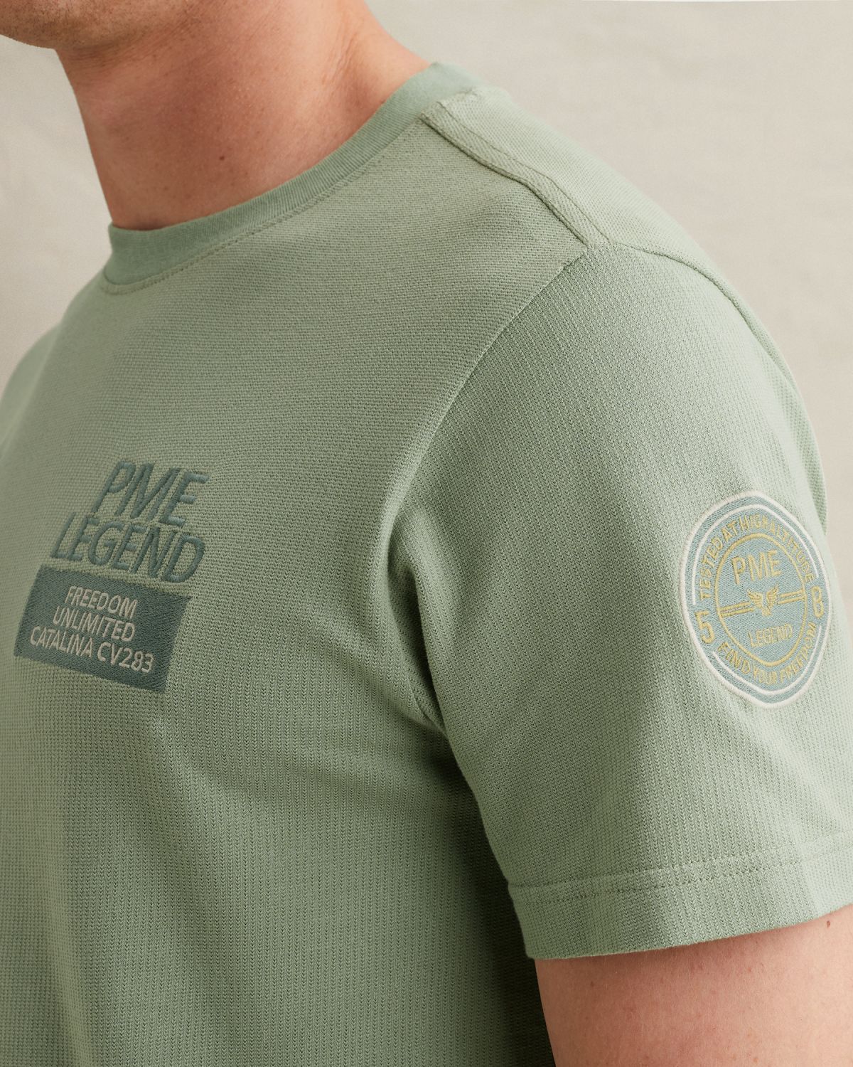 Футболка PME Legend с вышитыми нашивками зелёная артикул PTSS2604576-6123