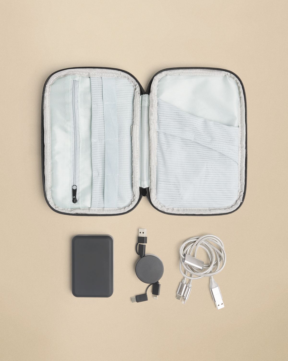 Органайзер Vanguard с зарядным комплектом чёрный артикул VGTRAVELORG-000