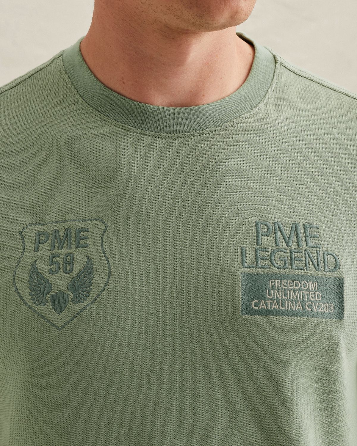 Футболка PME Legend с вышитыми нашивками зелёная артикул PTSS2604576-6123