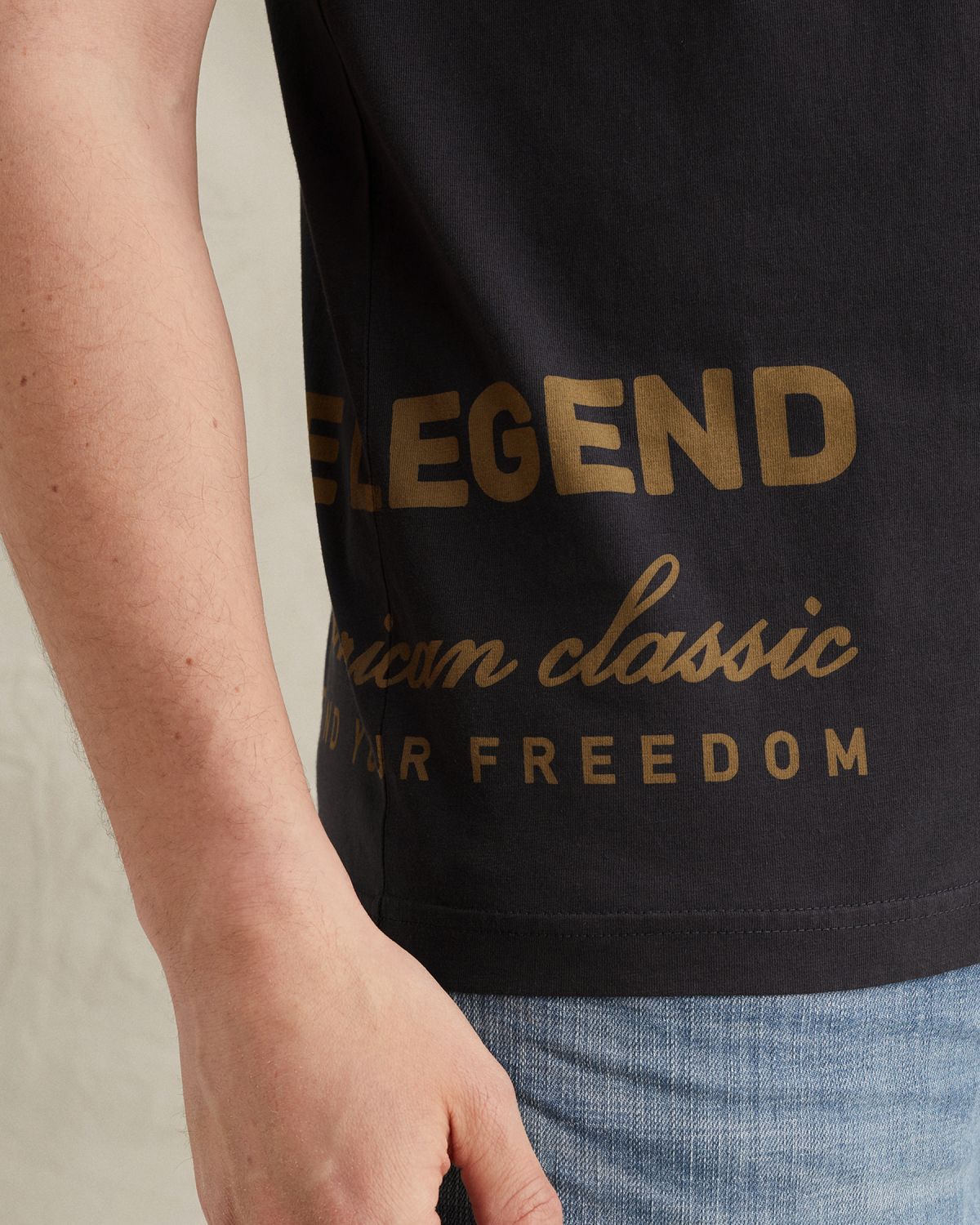 Футболка PME Legend с асимметрично размещёнными изображениями синяя артикул PTSS2603594-5278