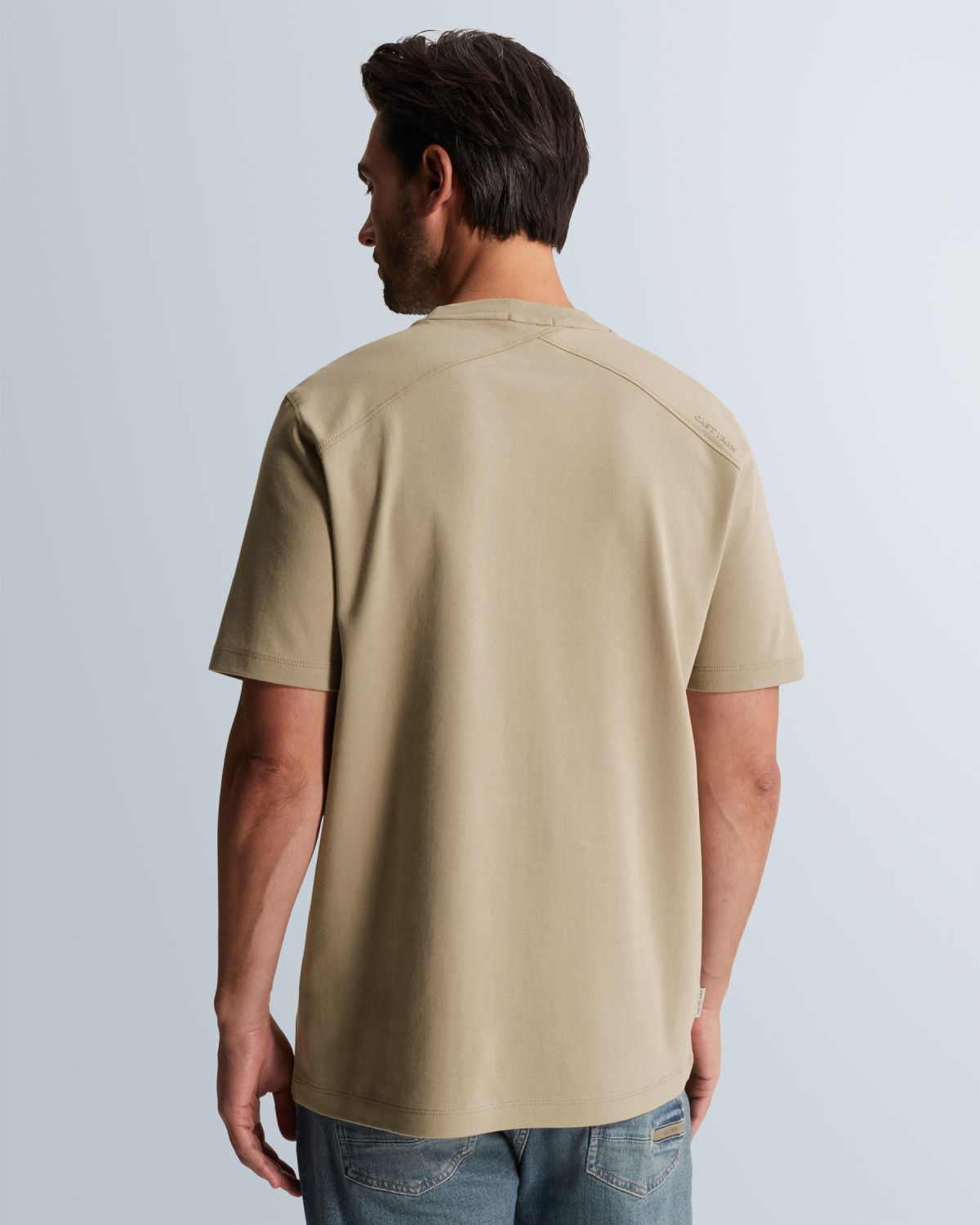 Футболка Cast-Iron с текстурной деталью у горловины бежевaя артикул CTSS2603560-8023