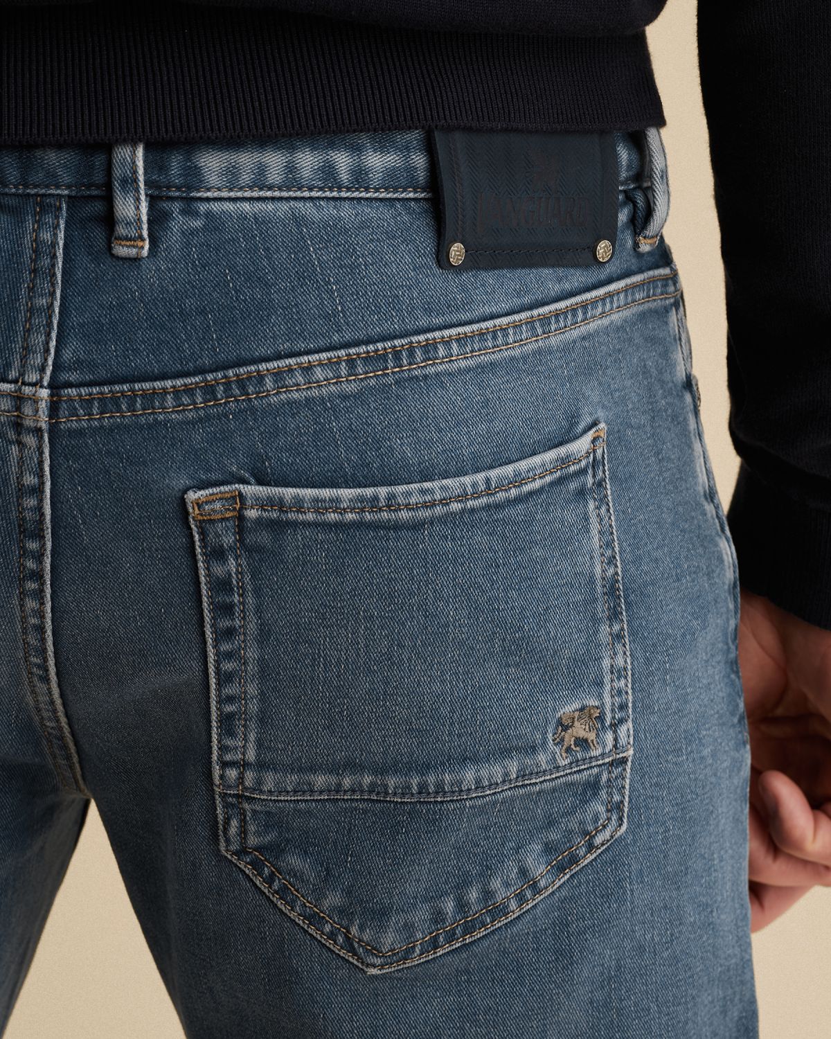 Джинсы Vanguard V40 straight fit серые артикул VTR2602700-SGC