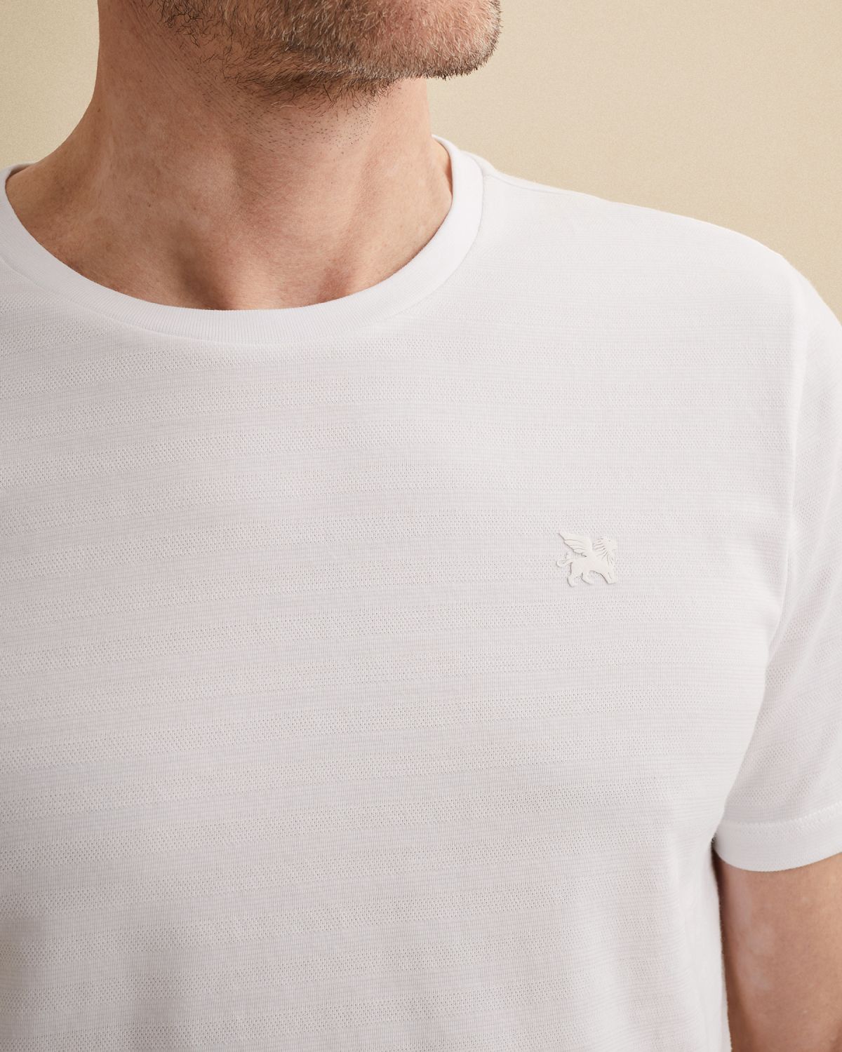 Футболка Vanguard с полосатой фактурой белая артикул VTSS2603512-7003