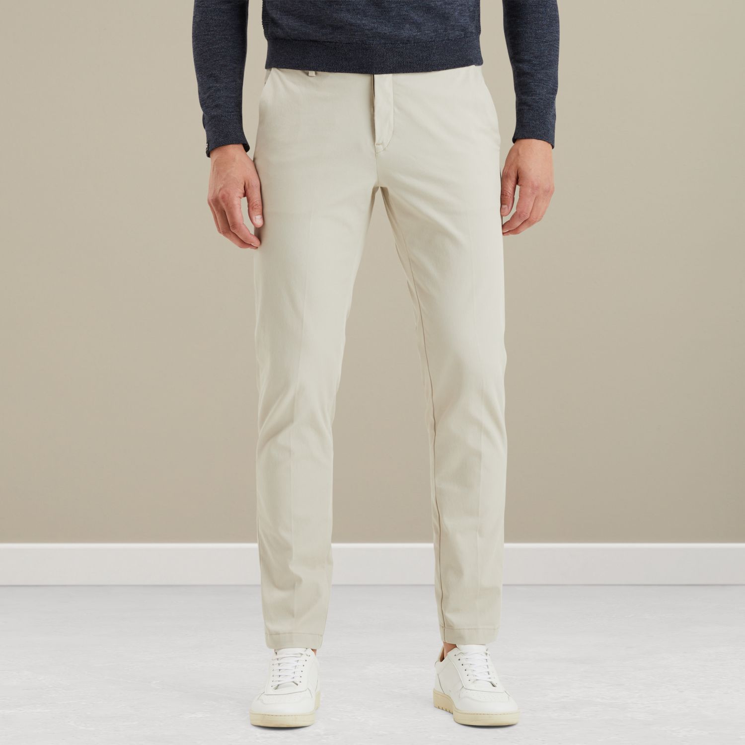 Брюки-чинос Vanguard slim fit бежевые