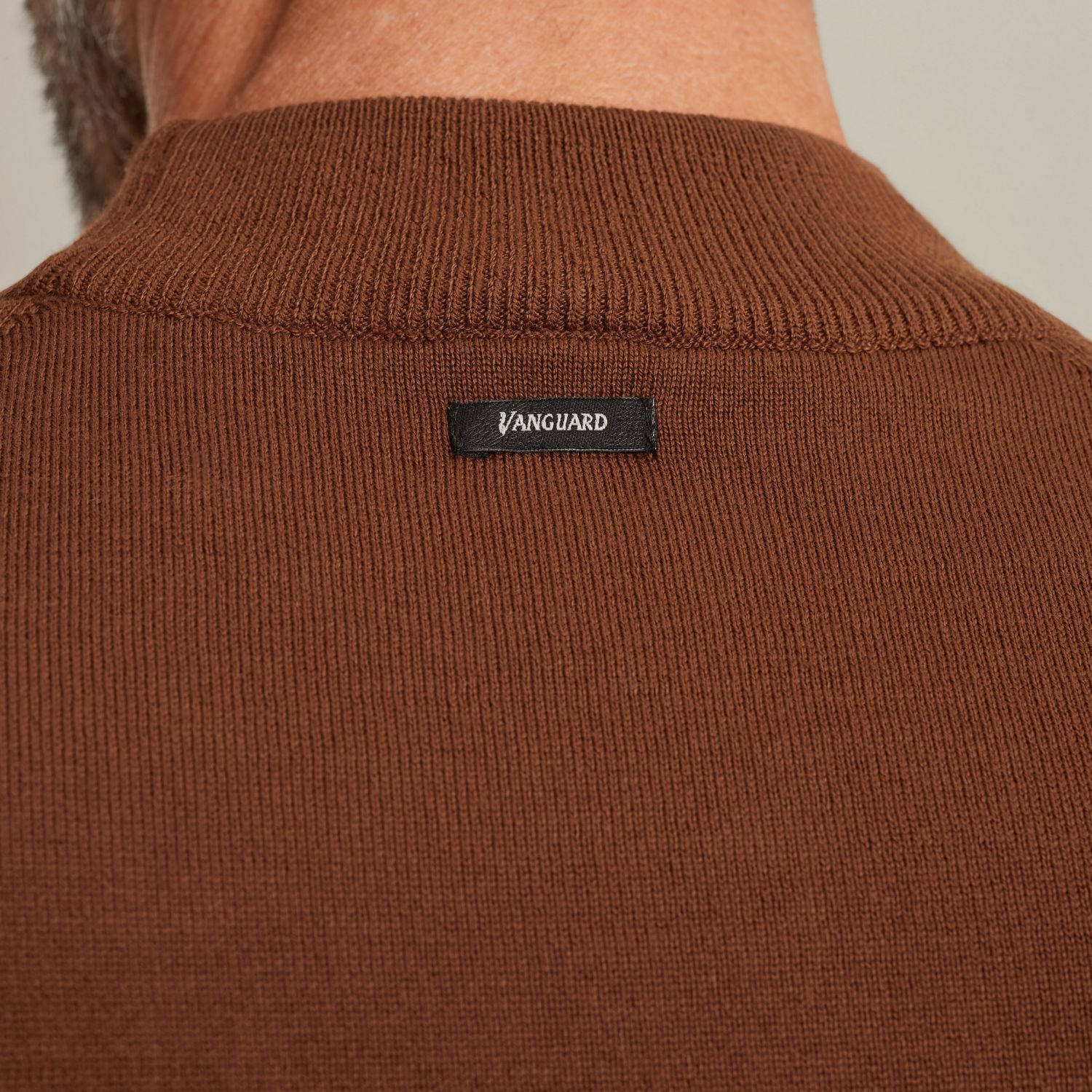 Пуловер Vanguard с воротником-стойкой коричневый артикул VKW2510340-8297