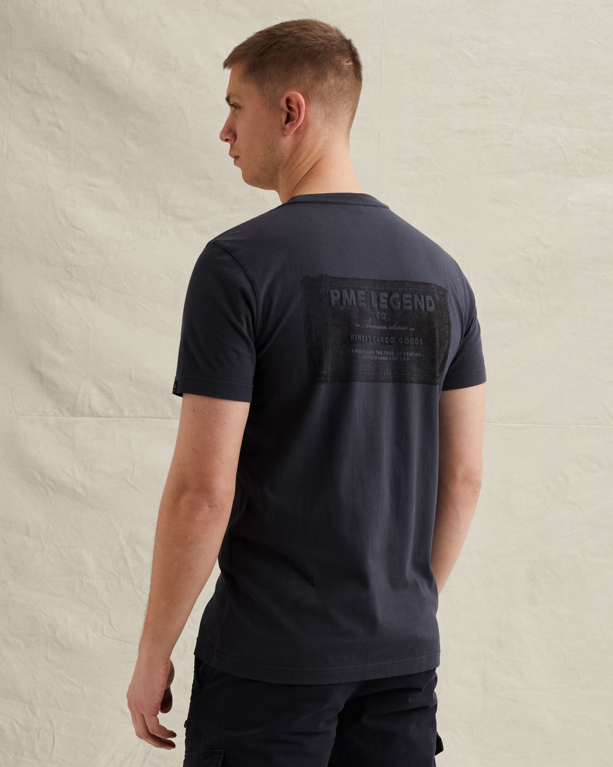 Футболка с принтом на спине синяя