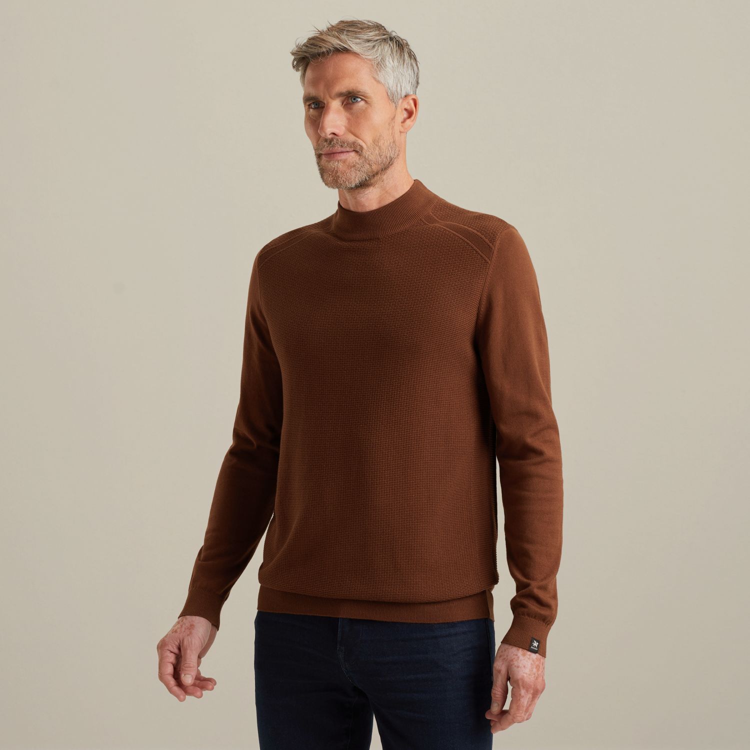 Пуловер Vanguard с воротником-стойкой коричневый артикул VKW2510340-8297