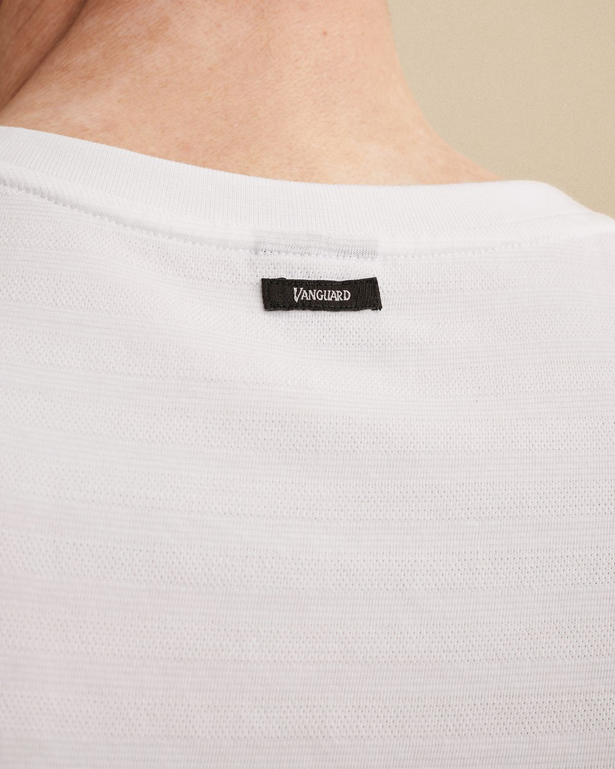 Футболка Vanguard с полосатой фактурой белая артикул VTSS2603512-7003