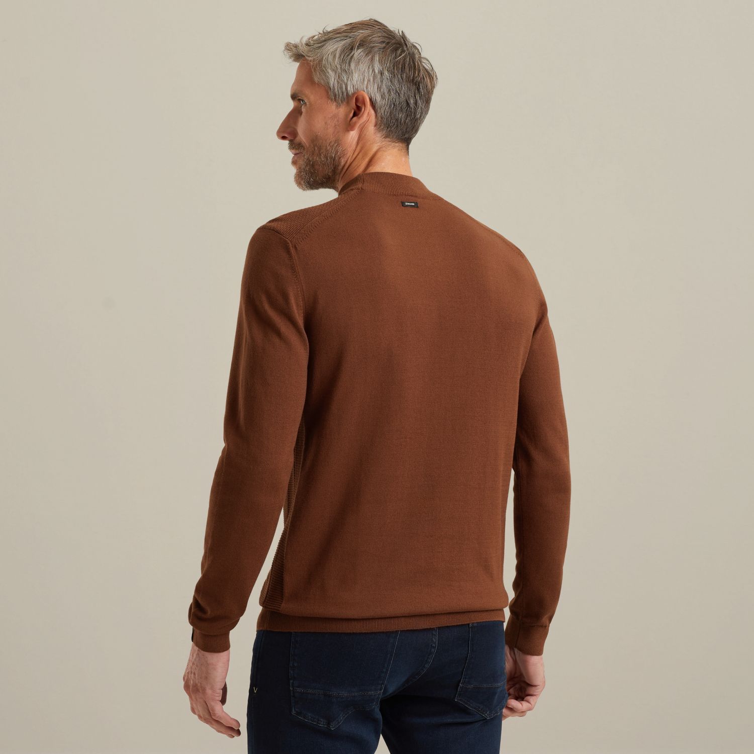 Пуловер Vanguard с воротником-стойкой коричневый артикул VKW2510340-8297