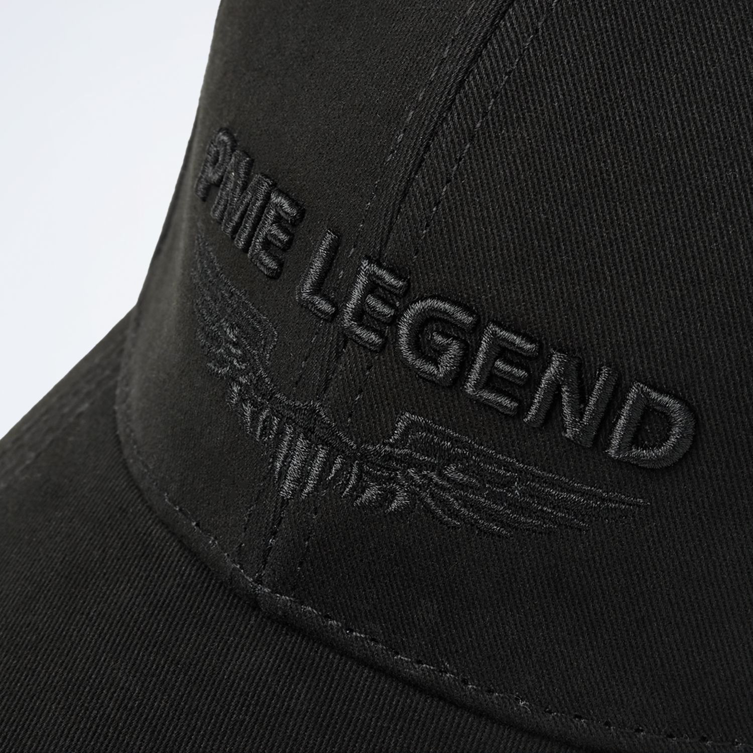 Кепка с вышивкой чёрная артикул PAC2508900-999