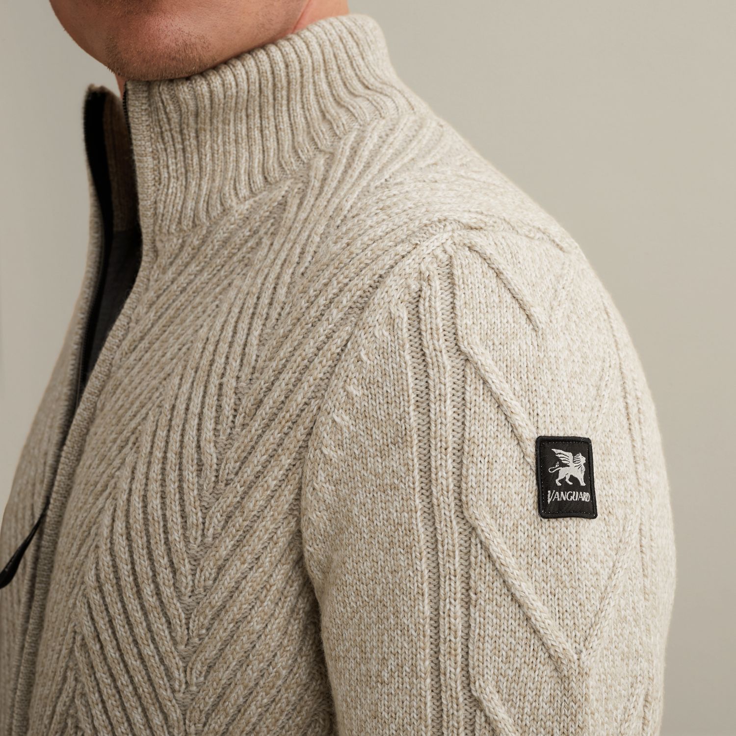 Кардиган Vanguard с воротником-стойкой бежевый артикул VKC2509382-8015