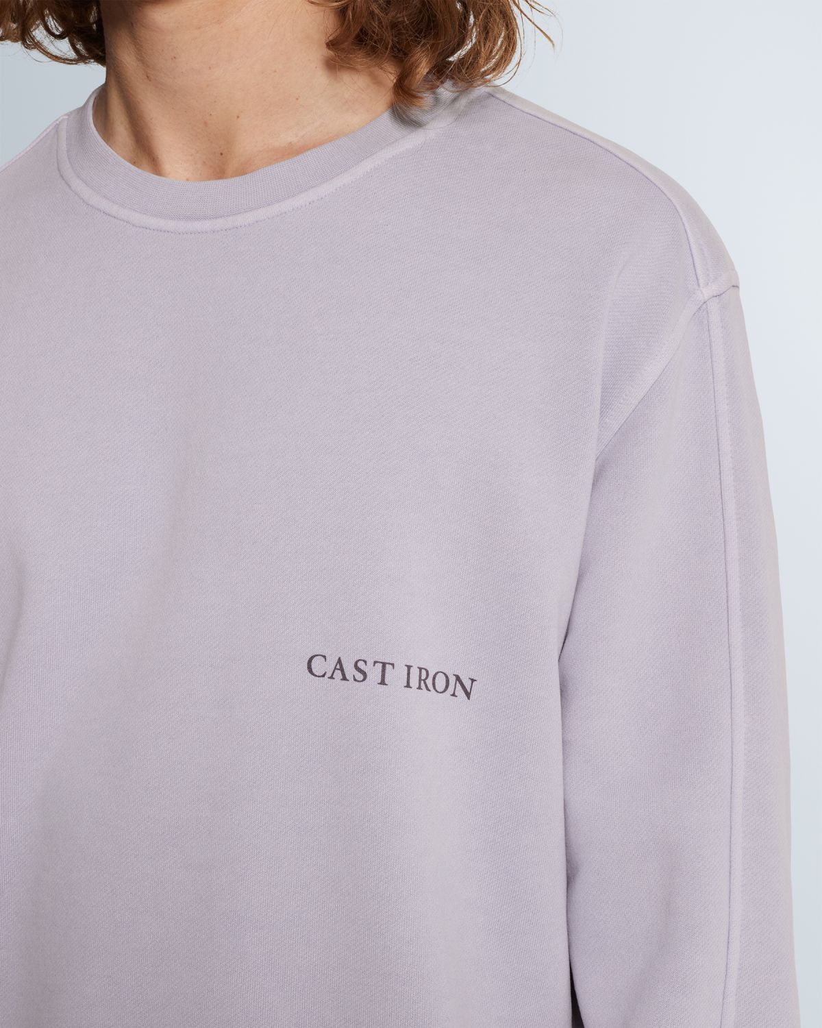 Свитшот Cast-Iron с смещённым логотипом фиолетовый артикул CSW2602401-4270