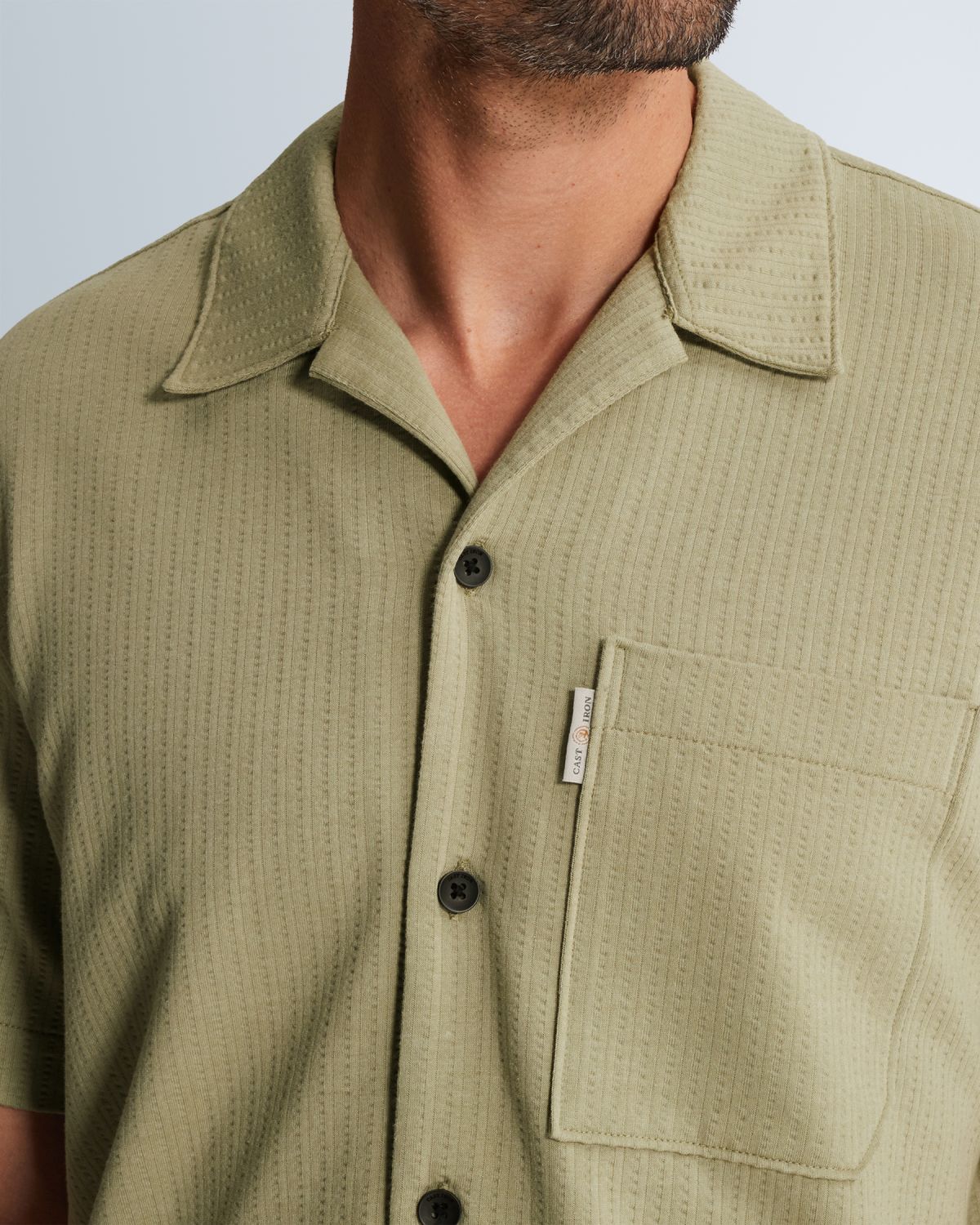 Рубашка Cast-Iron с короткими рукавами и нагрудным карманом зелёная артикул CSIS2604266-6390