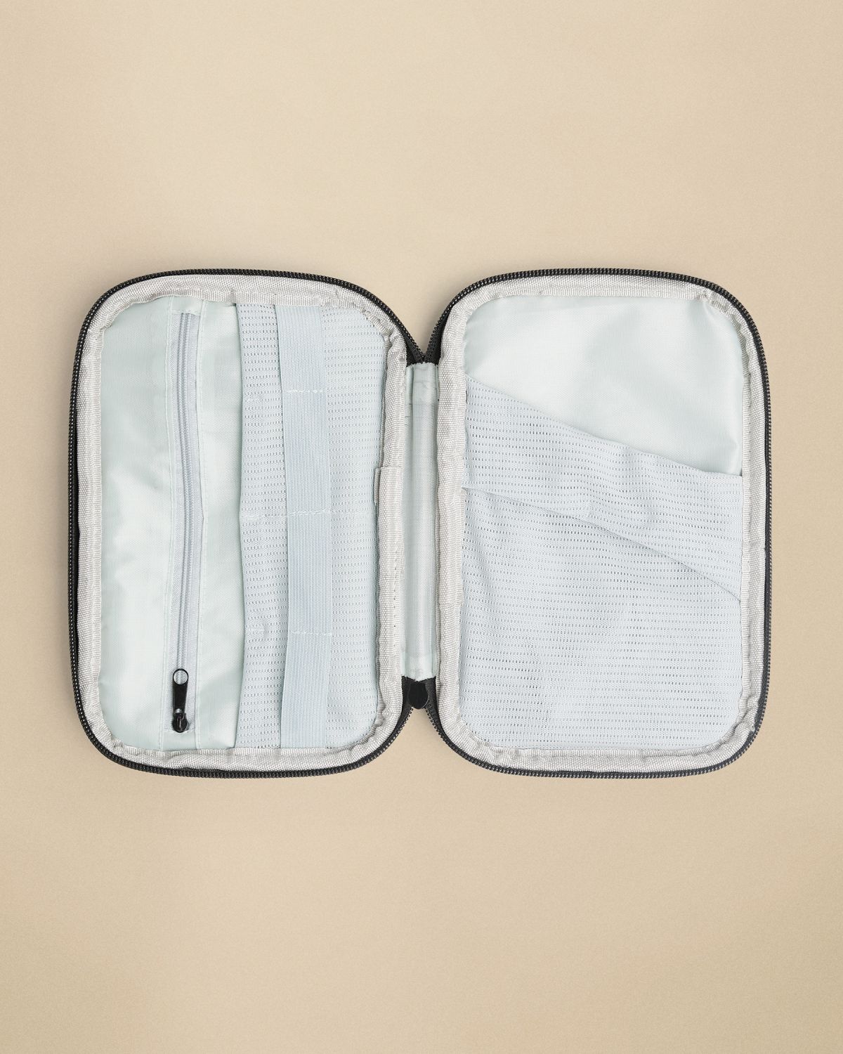 Органайзер Vanguard с зарядным комплектом чёрный артикул VGTRAVELORG-000