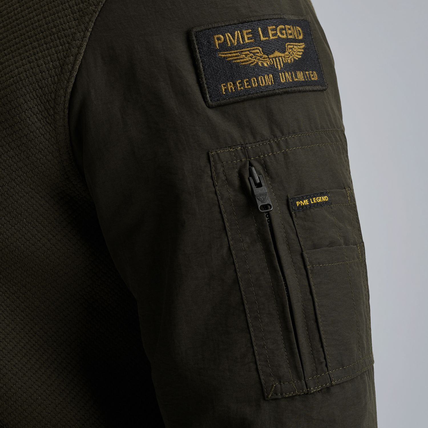Свитшот PME Legend с нашивками зелёный артикул PSW2509440-8039