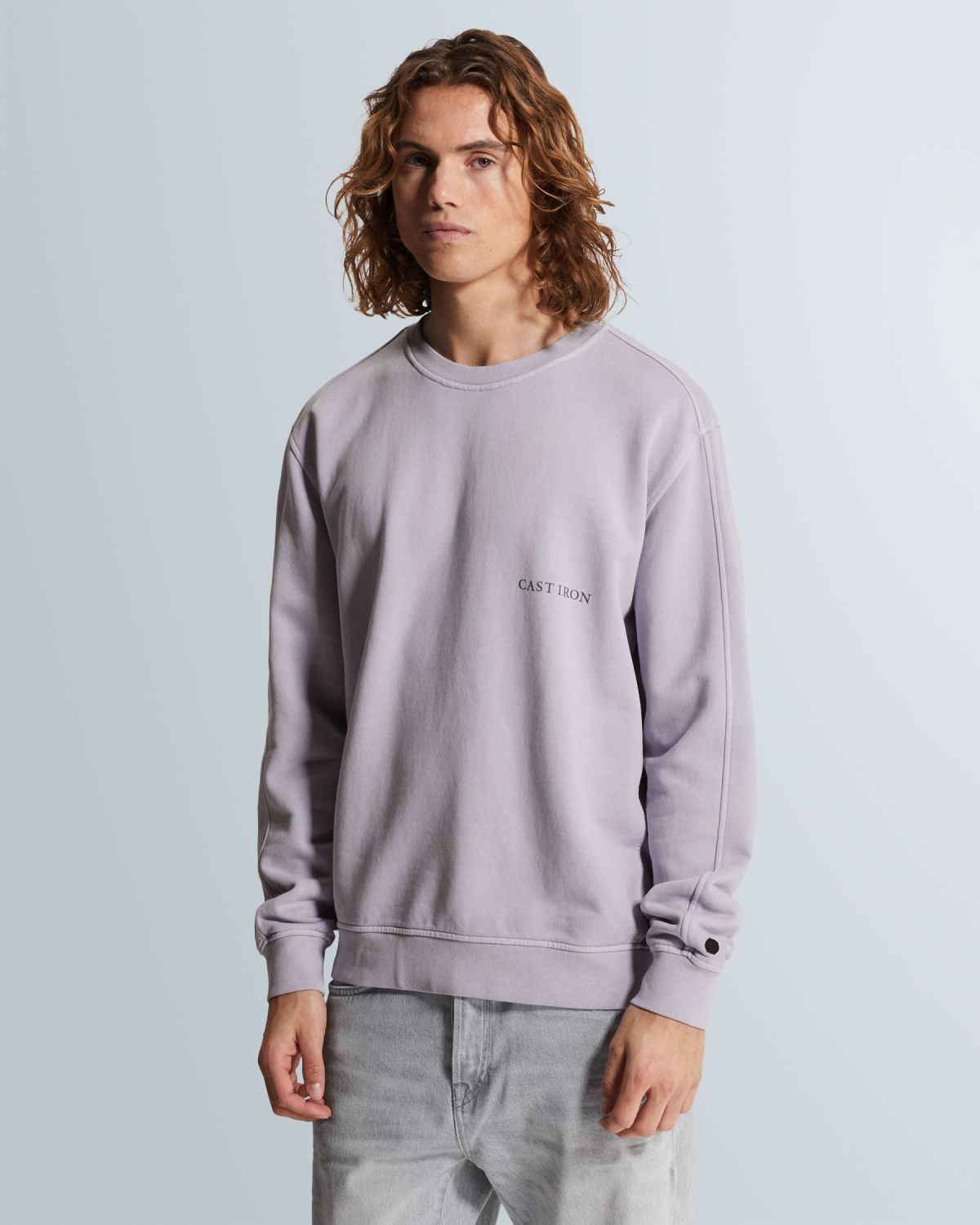 Свитшот Cast-Iron с смещённым логотипом фиолетовый артикул CSW2602401-4270
