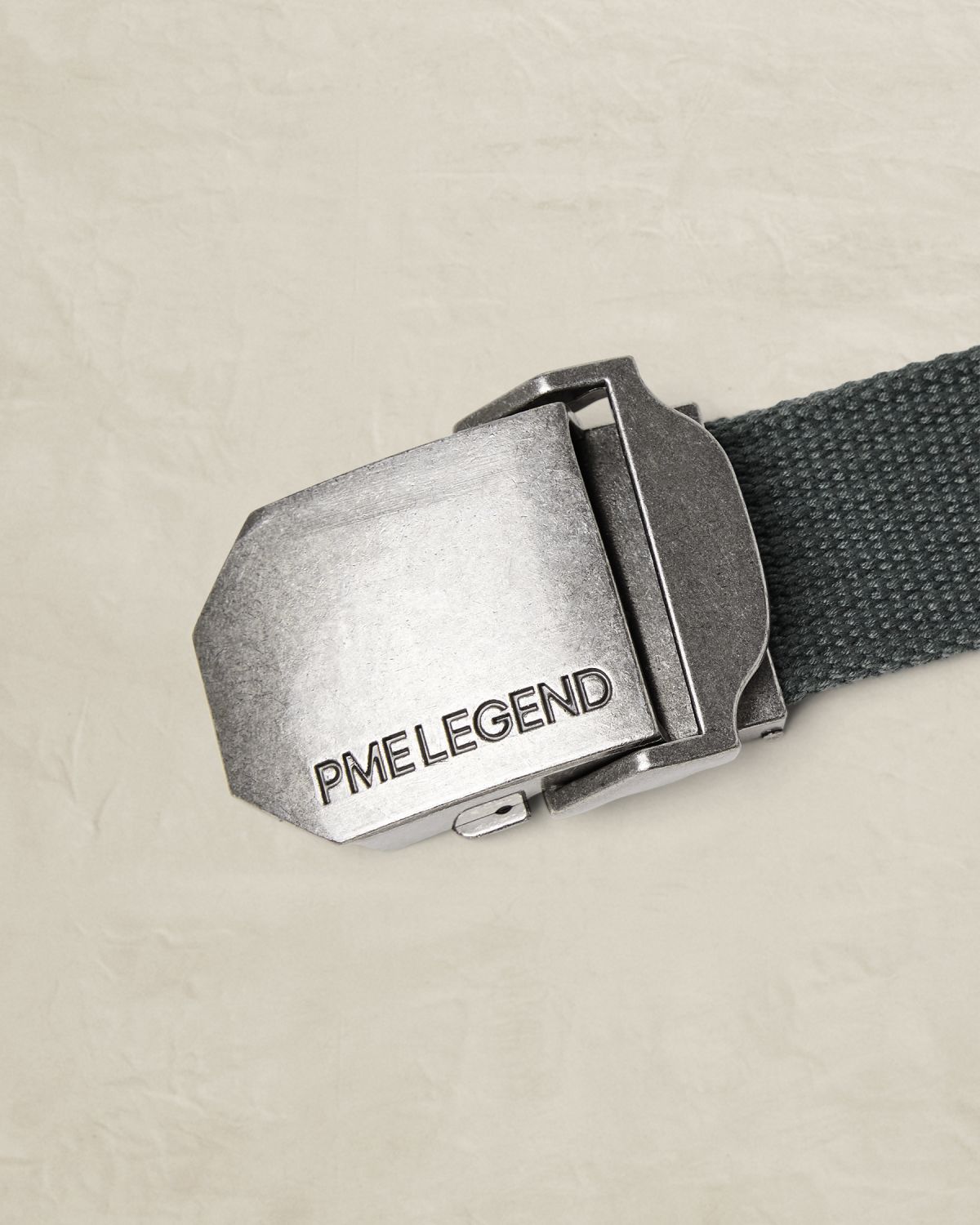 Ремень PME Legend из плотного полотна с металлической пряжкой серый артикул PBE2602962-9114