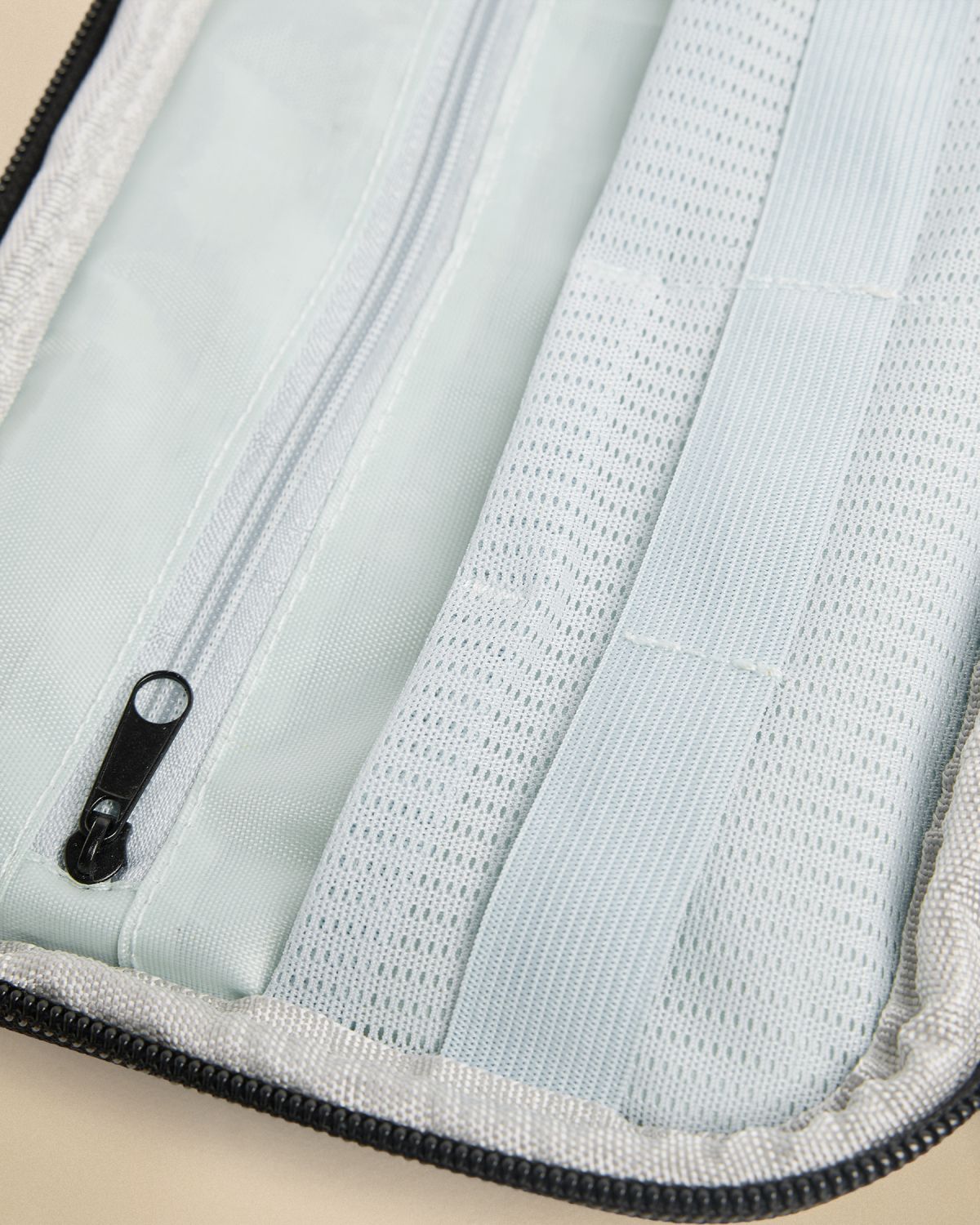 Органайзер Vanguard с зарядным комплектом чёрный артикул VGTRAVELORG-000