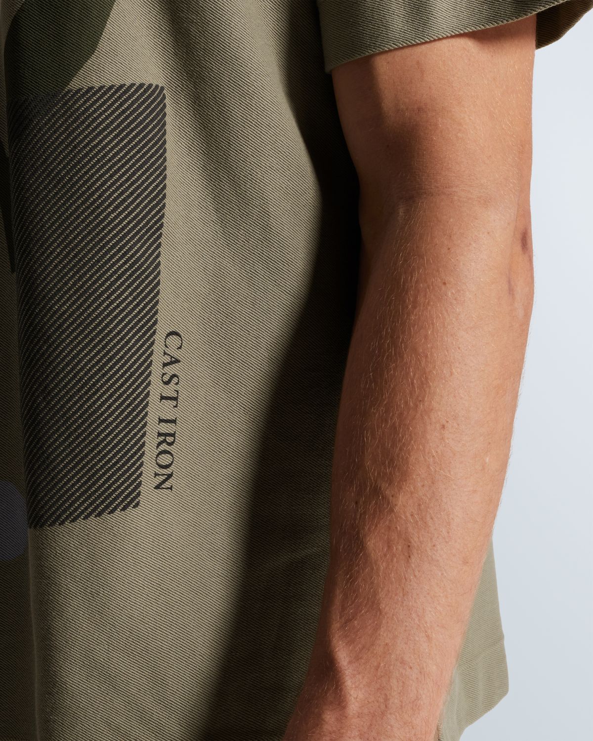 Футболка Cast-Iron с многоцветным принтом зелёная артикул CTSS2602509-6478