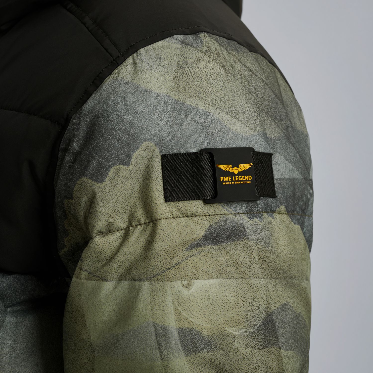 Куртка Dee-Icer серая артикул PJA2508139-991