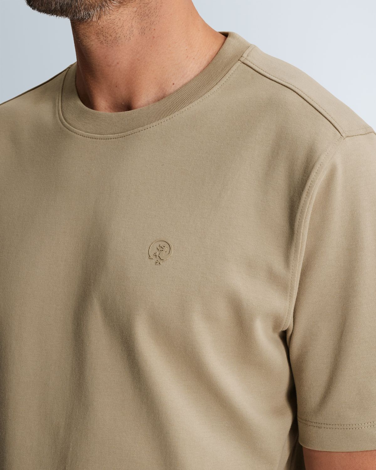 Футболка Cast-Iron с текстурной деталью у горловины бежевaя артикул CTSS2603560-8023