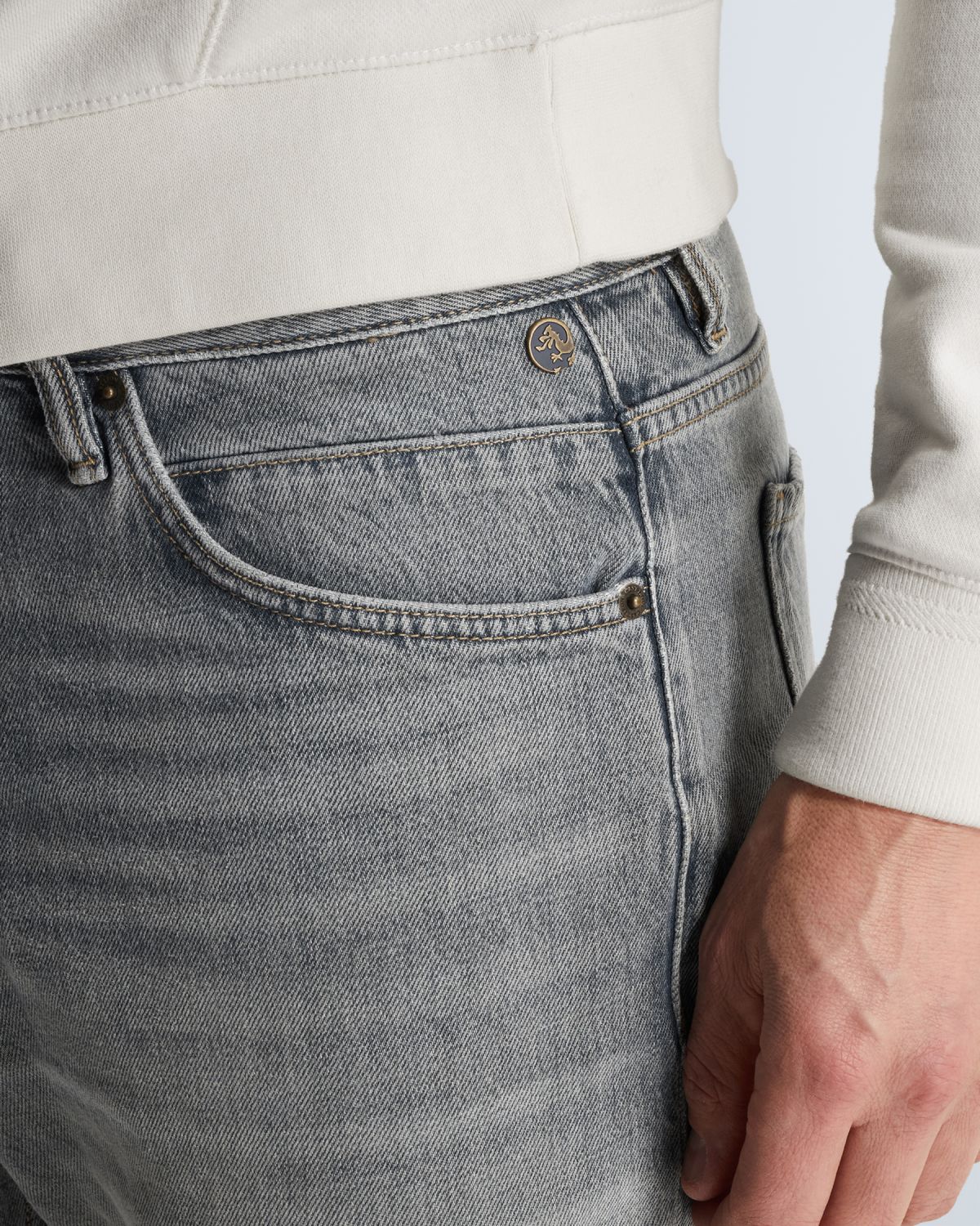 Джинсы Cast-Iron свободного кроя серые артикул CTR2602720-GGS