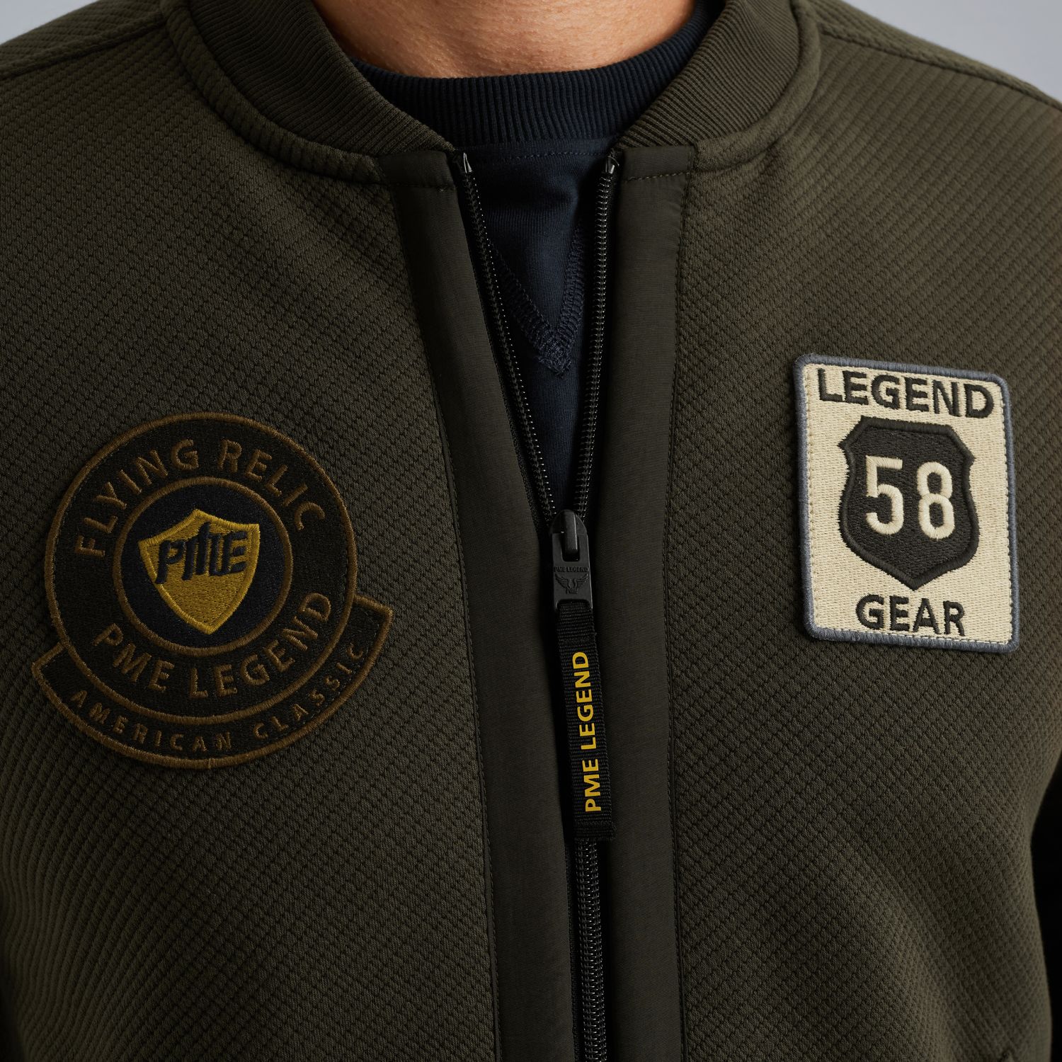 Свитшот PME Legend с нашивками зелёный артикул PSW2509440-8039