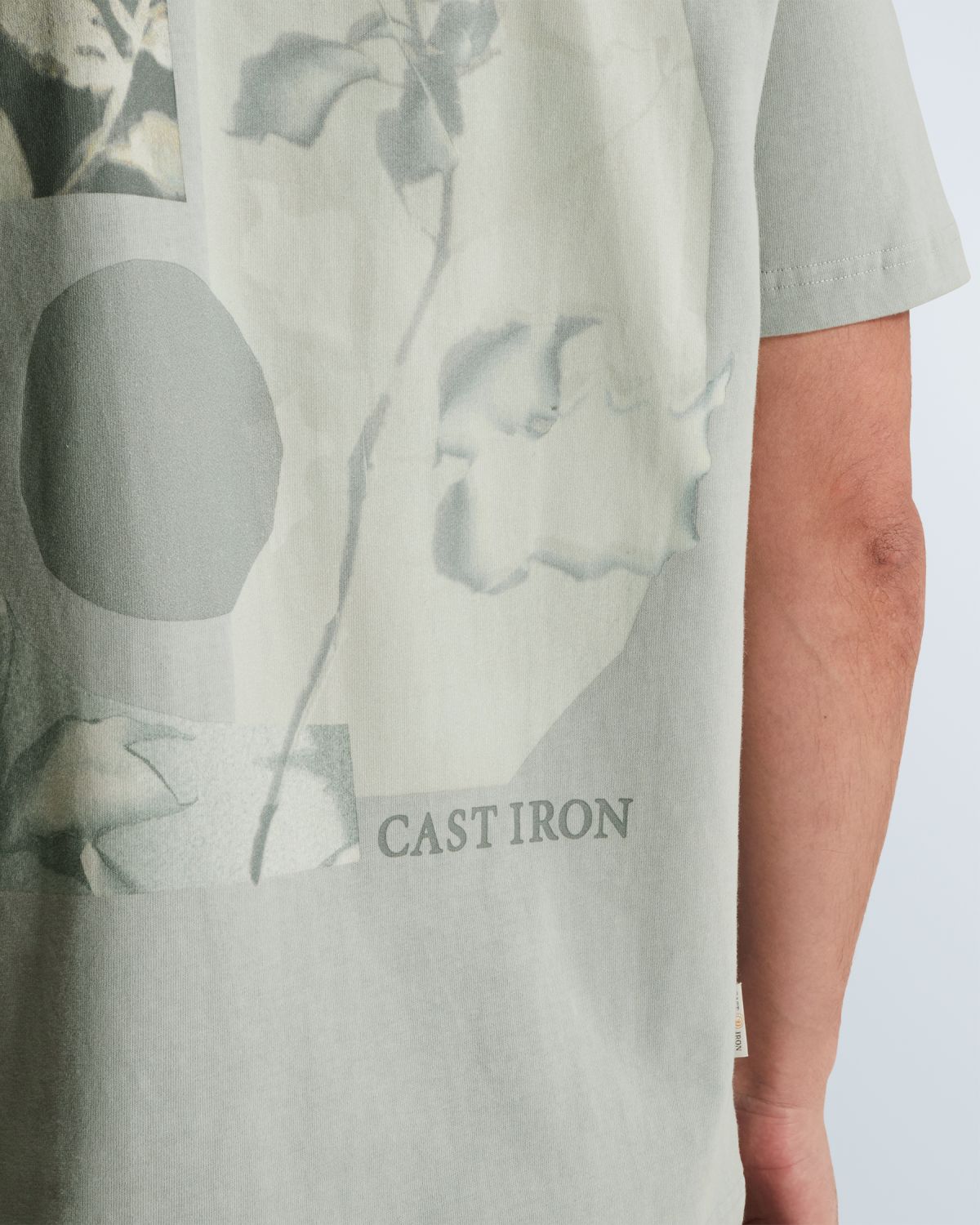 Футболка Cast-Iron с крупным принтом серая артикул CTSS2603512-9105