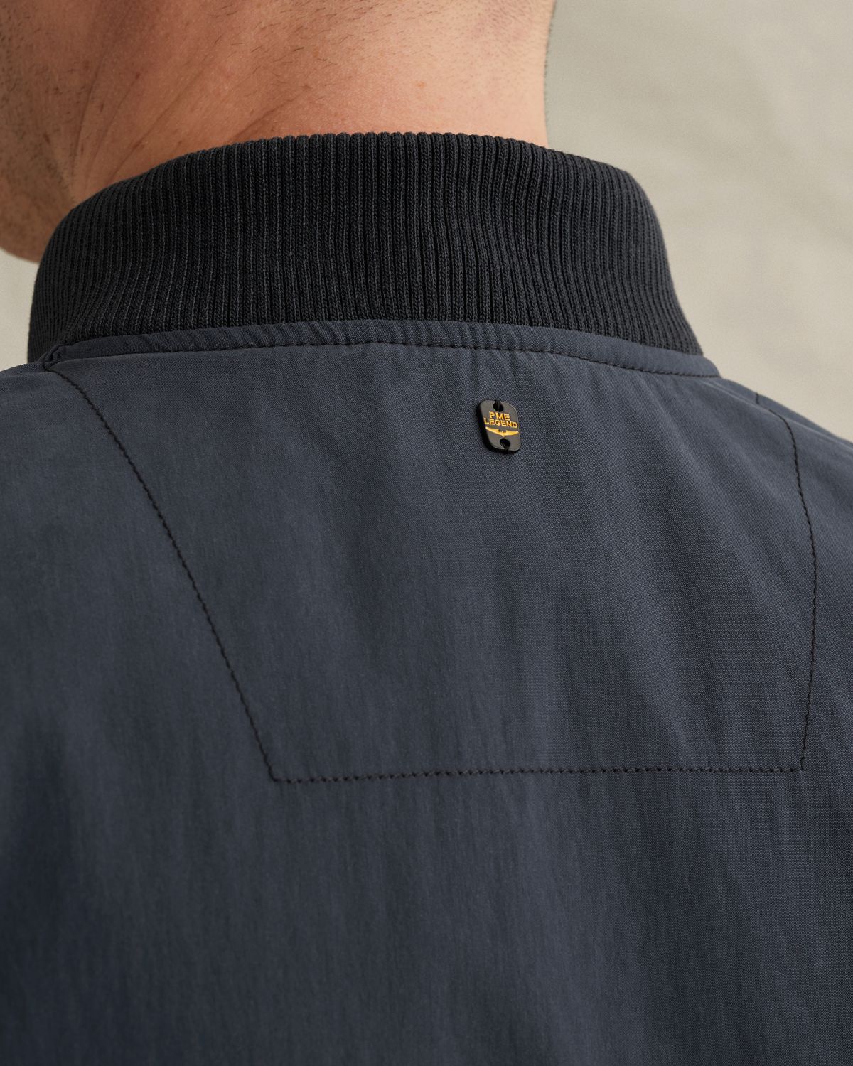 Куртка PME Legend с карманом на рукаве синяя артикул PJH2602486-5116