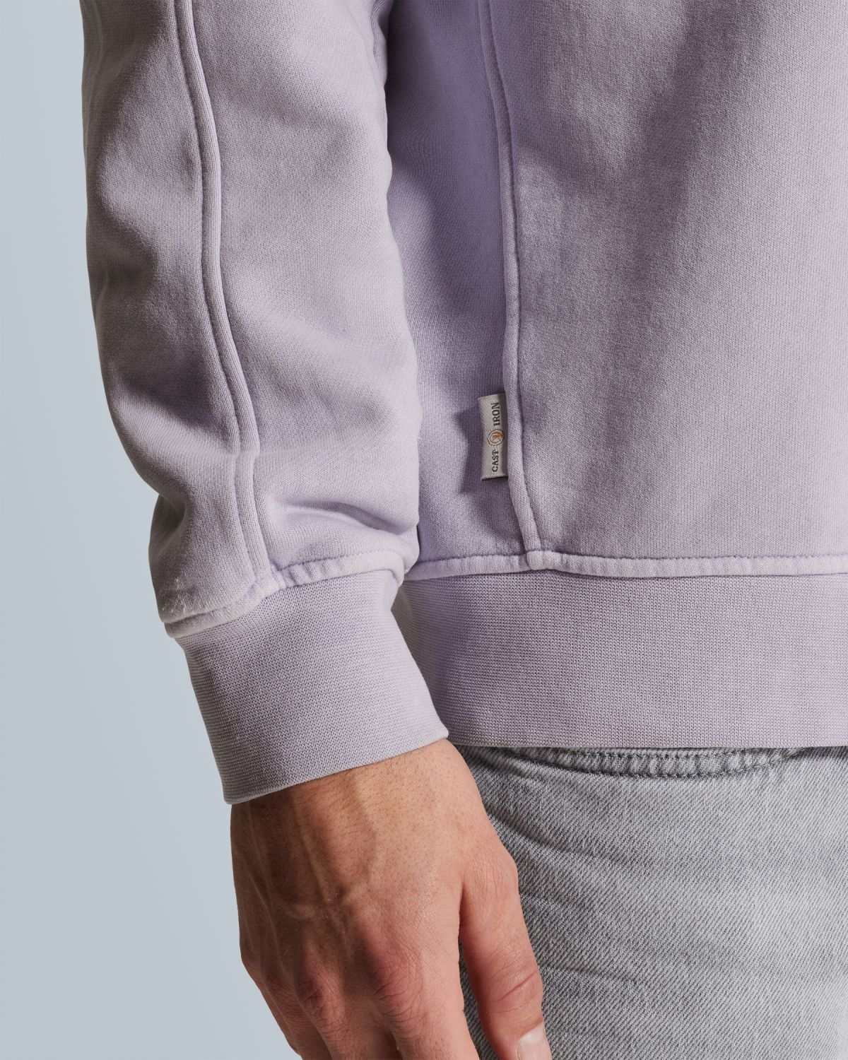 Свитшот Cast-Iron с смещённым логотипом фиолетовый артикул CSW2602401-4270