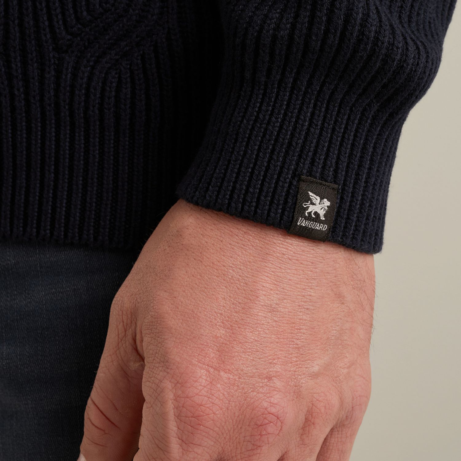 Пуловер Vanguard с воротником-стойкой и короткой молнией синий артикул VKW2509328-5073