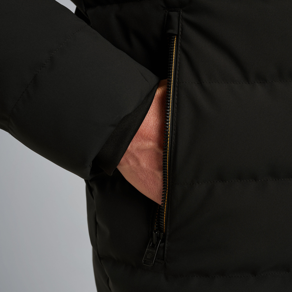 PJA2508114-9067_model_6