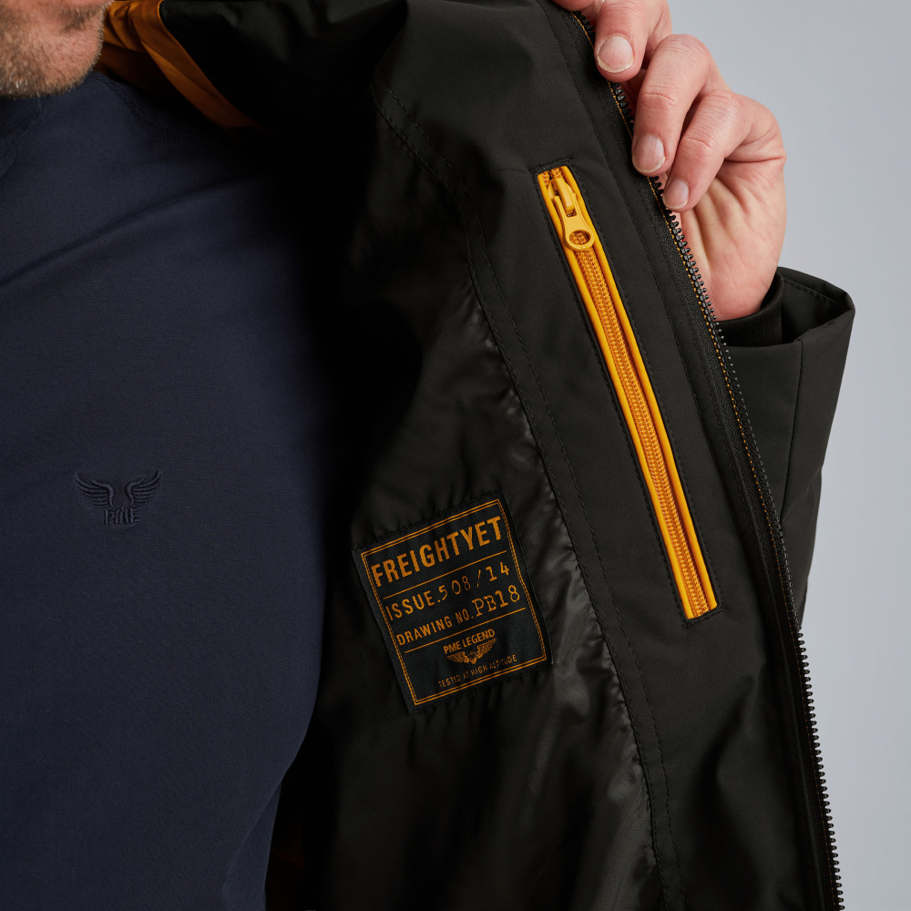 PJA2508114-9067_model_7