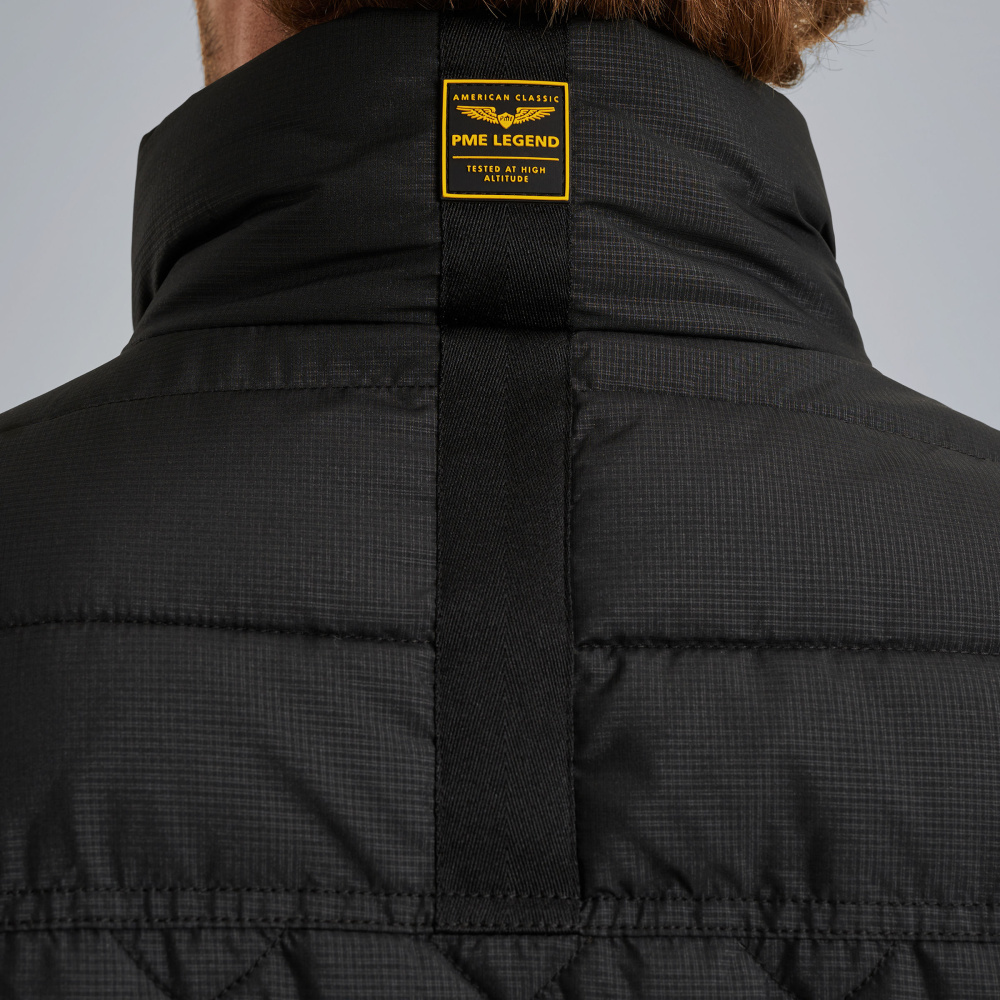 PJA2508118-9067_model_7