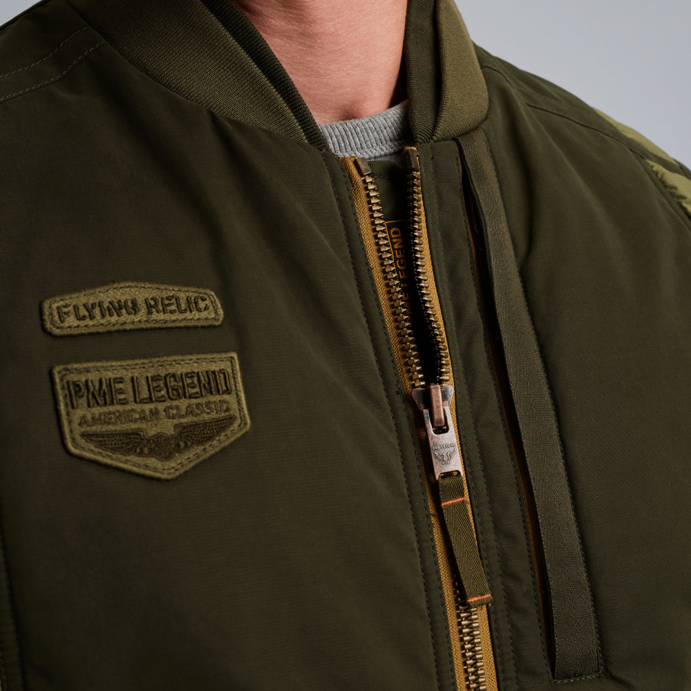 PJA2508133-6416_model_4