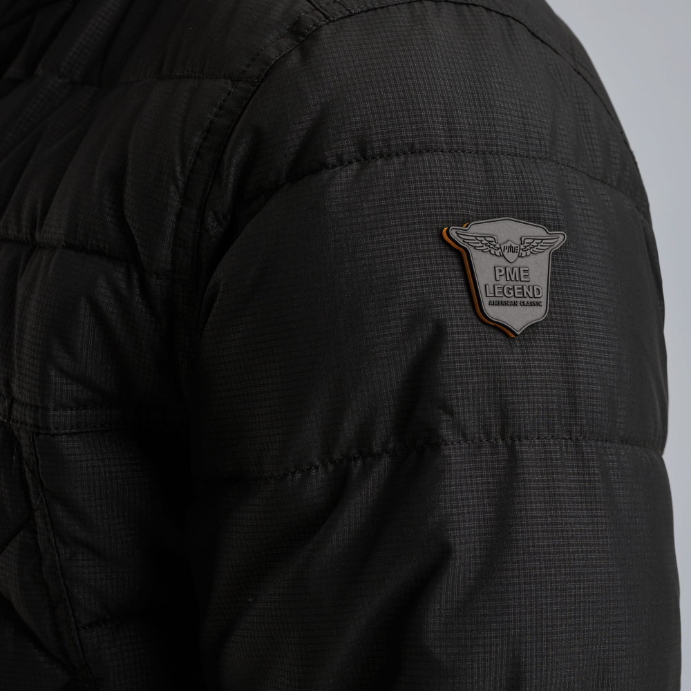 PJA2508118-9067_model_5