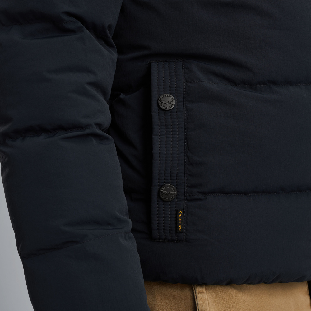 PJA2508117-5281_model_6