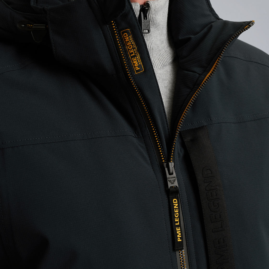 PJA2508111-5281_model_4