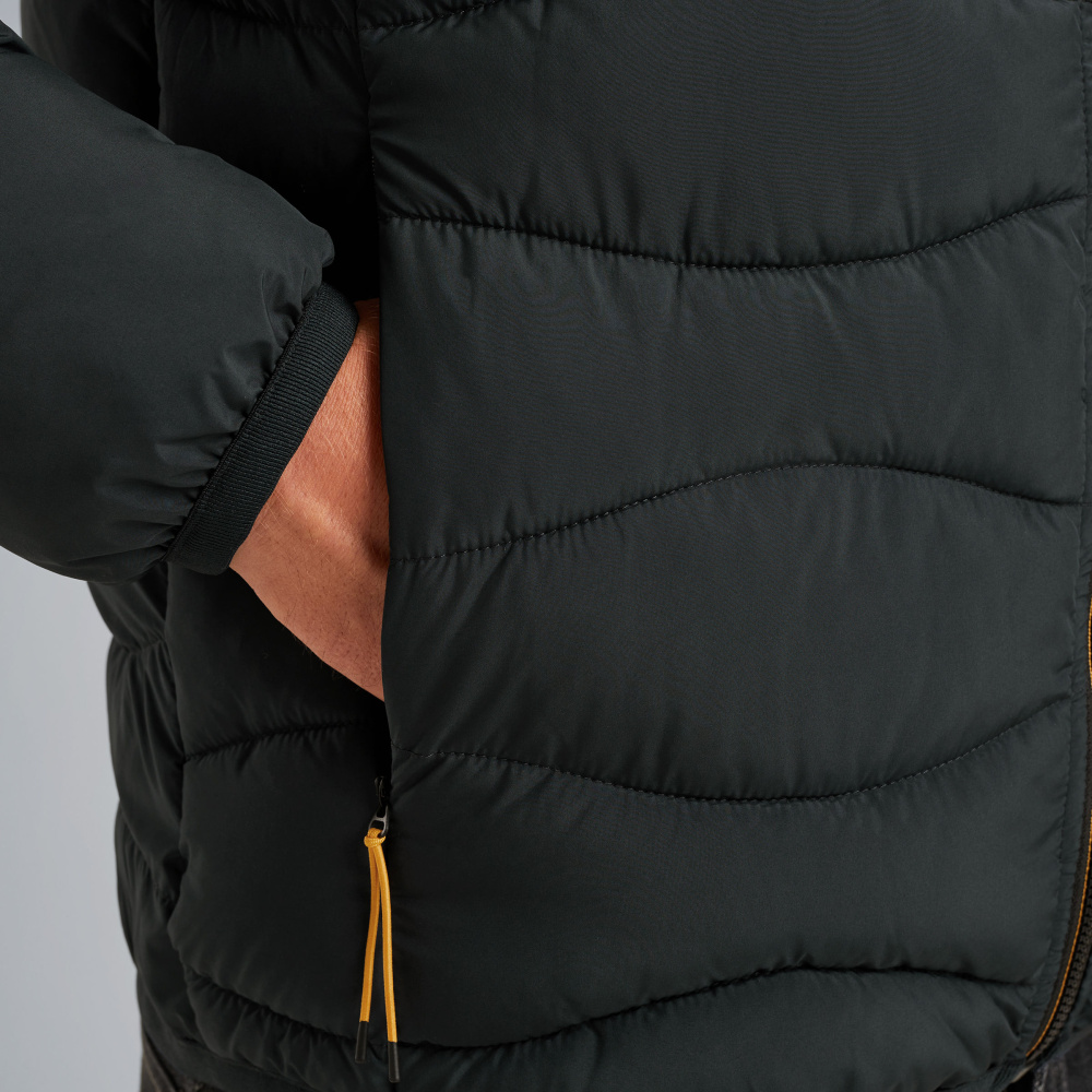 PJA2508122-5281_model_6