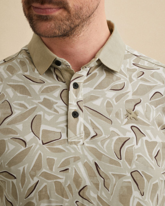 Рубашка-поло Vanguard с нашивкой и принтом коричневая артикул VPSS2605881-8265