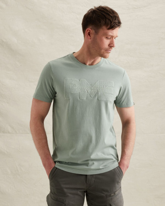 Футболка с тональной вышивкой на груди зелёная